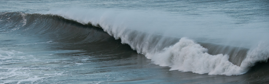 Curl -
Punakaiki, New Zealand